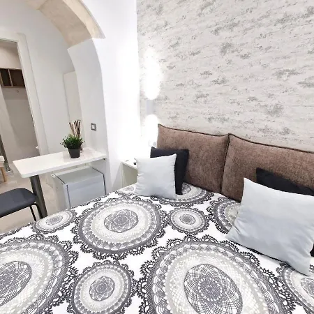 Tra Le Vie Del Borgo